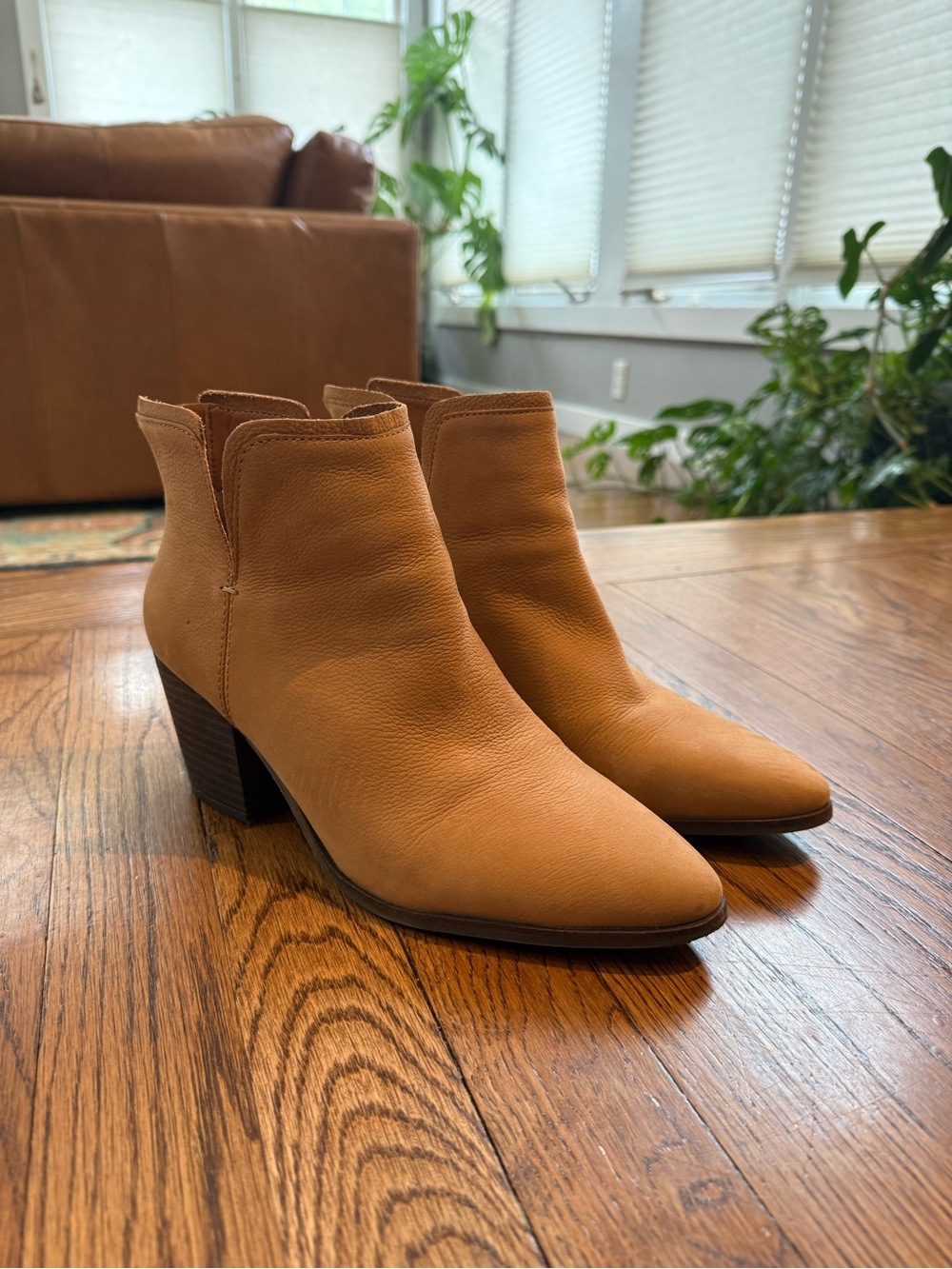Women's Tan Leather Pointed Toe Ankle Lucky Brand Booties